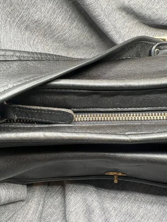 Coach Vintage Taft Black Leather Crossbody 9980 Bag with Brass-Tone Turn Lock - Picture 4 of 16